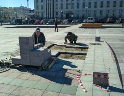 Сделано на совесть: на площади Ленина восстанавливают плитку
