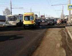 На ул. Карпинского из-за аварии образовалась пробка
