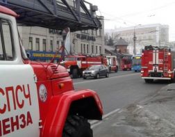 К ТЦ «Большая медведица» съехались 9 пожарных машин