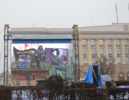 На площади Ленина заработал экран