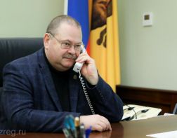Мельниченко поздравил пензячку со 100-летним юбилеем