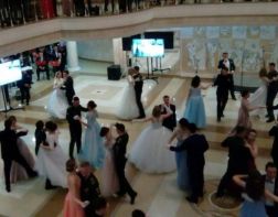 Пензенские студенты закружились в танце на Сретенском балу