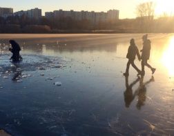 Пензенские дети играют в «русскую рулетку» на озере у 6 горбольницы