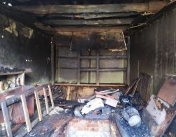 В Заречном произошел пожар в гаражном кооперативе №4