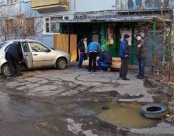 Дом в Арбекове утонул в фекалиях