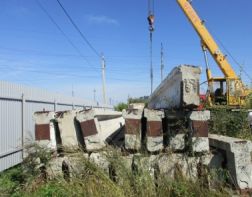 В области подростка насмерть придавило бетонным блоком