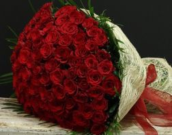 В Пензе мошенник отправил букет из 101 розы в ГИБДД