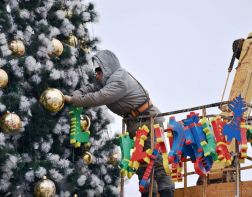 В Пензе выделили средства на новогодние украшения и подарки