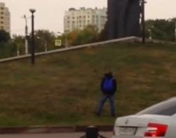 ﻿﻿Горожане обсуждают в соцсетях осквернение памятника Победы