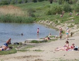 Пензячка отхлыстала ребенка сандалями на пляже в Арбеково