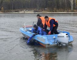 В Сурском водохранилище третий день ищут утонувшего рыбака