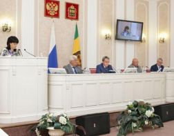Более 700 соцработников области получат стимулирующие выплаты