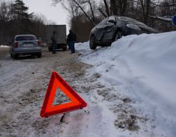 В Пензе столкнулись два автомобиля “Яндекс.такси”.ВИДЕО