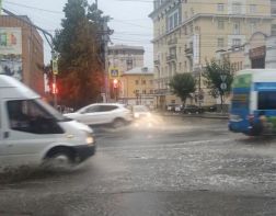 Центр Пензы во время дождя ушел под воду 