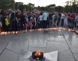 В Пензе зажгли свечи в память об участниках Великой Отечественной войны