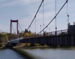 В Пензе начали красить подвесной мост 