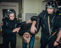 В День матери пьяный пензенец пытался задушить свою  мать