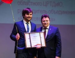 Победитель областного конкурса «Сердце отдаю детям» получил 100 тысяч рублей