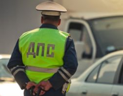 Нарушивший ПДД водитель напал на полицейского