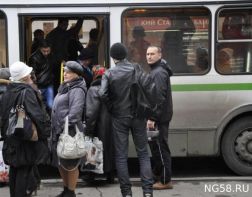 В Пензе выяснят, почему пожилая женщина выпала из автобуса