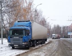 Пензенцев просят не парковать автомобили вдоль дорог