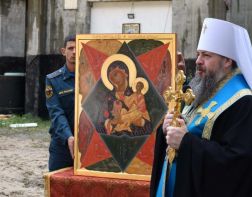 Митрополит освятил икону для главного храма Заречного