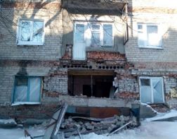 На улице Ударной, 35, обрушился балкон