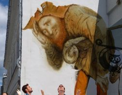 На улице Московской исчезло граффити с великаном
