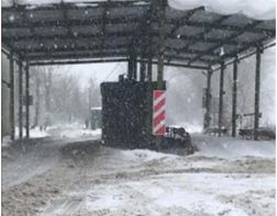 В Пензе тракторист переехал мужчину на мусорном полигоне