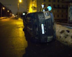 В Пензе после аварии с "Яндекс.такси" перевернулся минивэн