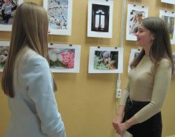В Заречном открылась дебютная выставка фотографий Анны Андреевой