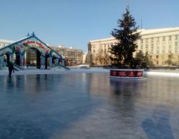 На площади Ленина залили второй каток