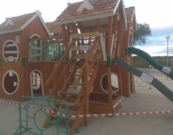 После падения ребенка на детской площадке в Спутнике завели уголовное дело