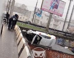 На Проспекте Победы автомобиль слетел с моста 