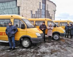 Школам Пензенской области передали 35 новых автобусов