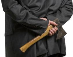 В Пензе на одном из корпоративов мужчина размахивал топором 