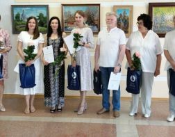 На ПО «Старт» открылась выставка зареченских художников