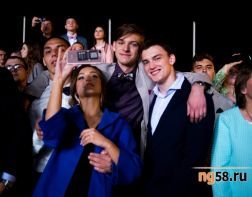 Две тысячи выпускников в Пензе устроили ночное шоу 