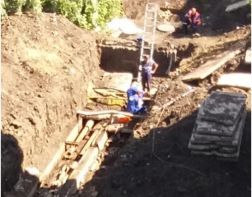 В Пензе мужчина после удара током упал в котлован