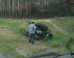  В Пензе на  трассе М5 перевернулся трактор