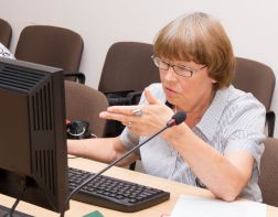 Пенсионеров научили общаться через Skype