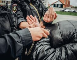 В Пензе посетитель кафе избил официантку