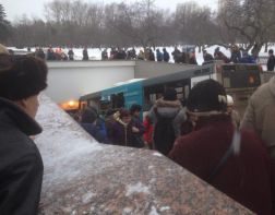 В Москве автобус съехал в пешеходный переход