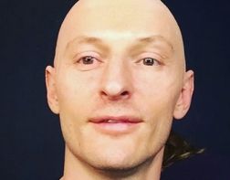Павел Воля стал лысым 