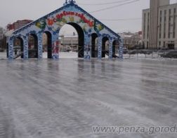 В Пензе построили "стену" из снега