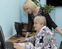 Пензенских пенсионеров обучают работе на компьютере