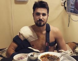Хоккеист «Дизеля» выложил фото из больничной палаты 
