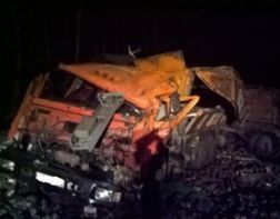 Под Пензой на трассе перевернулся «Камаз»