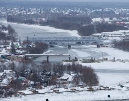В Пензе круглосуточно измеряют подъем воды в Суре