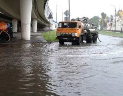 В Пензе из-за сильного дождя затопило улицы. Сегодня может повториться